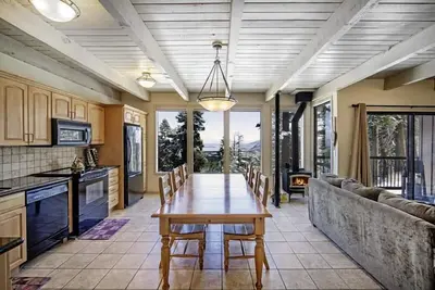 Image de 2 Chambre 2. 5 Unité de coin de bain avec des vues fantastiques et un barbecue privé