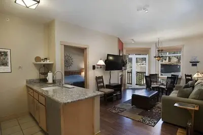 Image de Premium 2 chambres 2 salles de bain de ski dans les remontées mécaniques de ski à Eagle