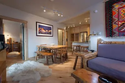 Image de Juniper Springs Lodge # 426 -Luxe Ski in Ski out! 2 chambres; (Unité d'extrémité)