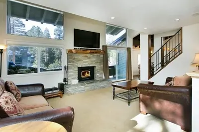 Image de Spacieux et rénové 3 chambres 3 salles de bain Townhome