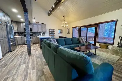 Image de Deluxe 4 chambres 3 salles de bain Townhouse 2 blocs de Eagle Lifts