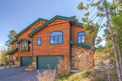 Image de Luxe Eagles Nest Maison, pour 10 personnes, Votre Montagne Perch