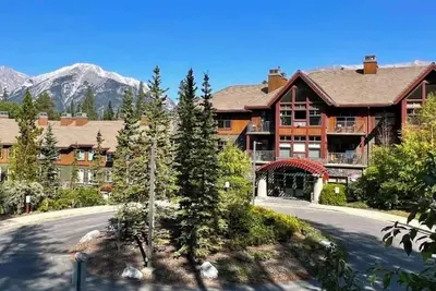 Image de Condo spacieux niché sur un flanc de montagne