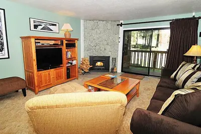 Image de Lumineux 1 chambre 1 salle de bain avec petite alcôve: Marche pour les ascenseurs