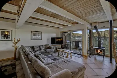 Image de Mise à jour 2 chambres 2. 5 Bath Ski In Ski Out avec Woodsy Feel