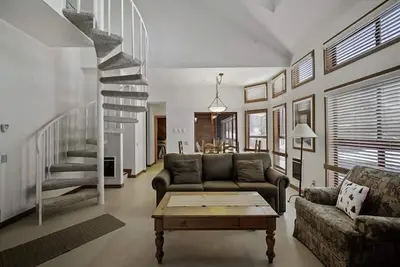 Image de 2 chambres à coucher sur les ascenseurs avec vue sur la montagne Grand