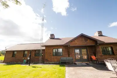 Image de Chalet en bois rustique sur le lac Chicaugon