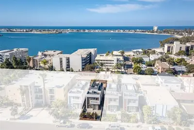 Image de Détendez-vous, rechargez-vous et profitez des vues panoramiques sur la baie de Sunset et l'océan dans cette maison de luxe