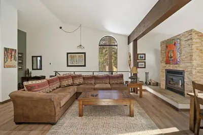 Image de Condo 2 chambres 3 salles de bain avec charme occidental près du village