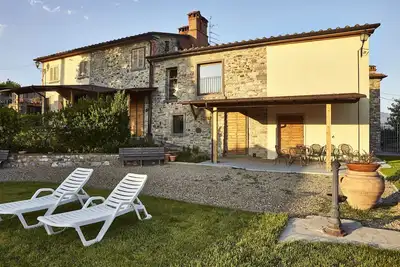 Image de Bel appartement avec Wifi, piscine, Tv, animaux admis, vue panoramique et parking, près de Arezzo