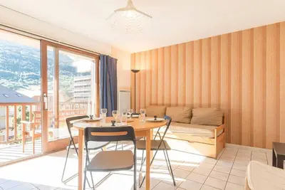 Image de Appartement fonctionnel 2 pièces avec parking, centre Briançon