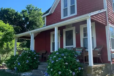 Image de Le petit chalet rouge à Pleasure Beach