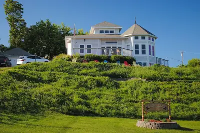 Image de Pilot House B & B Bayfield \"Crew's Quarters\" pour 2 personnes, Ba privé, 1 Bk à Ferry