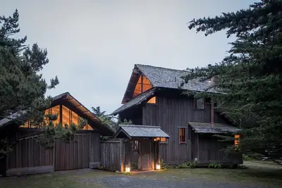 Image de La maison Hinoki construite par le maître japonais Artisan dans Sunset Magazine