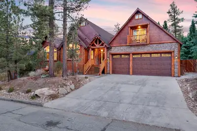 Image de * Impeccable Central Log Cabin ~ Jacuzzi ~ Table de billard ~