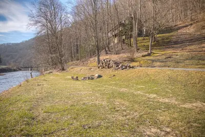 Image de Superbe Mountain House & Event \/ Wedding Space sur la New River, près de Boone