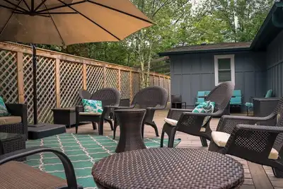 Image de Sur Le Terrain De Golf! ! 2500 Plate-Forme Wraparound Square-Foot! ! CLIMATISÉ!