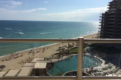 Image de Véritable Oceanfront avec des vues incroyables sur l'océan et le coucher du soleil! Tarifs les plus bas autorisés!