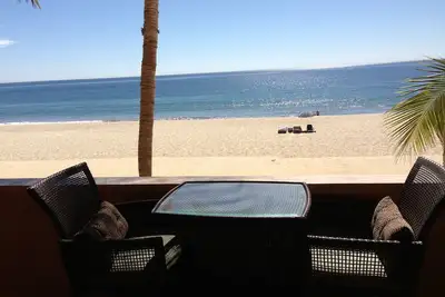 Image de Front de mer! 2 chambres, 2 salles de bain sur l'eau!