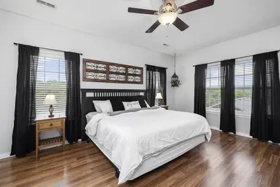 Image de Condo de luxe de 3 chambres sur le lac! # 229035