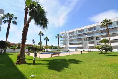 Image de Charmant Appartement à Roses, Costa Brava! A 1500 m de la Plage, Piscine, Wi-Fi Gratuit. Reserve maintenant!