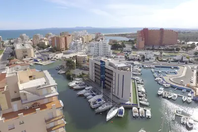 Image de Charmant appartement à louer à Roses, Costa Brava! Idéal pour 6 personnes, à 1500m de la plage. Reserve maintenant!