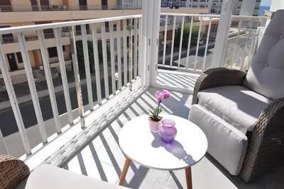 Image de Appartement confortable à 70m de la plage à Roses, Costa Brava! 2 Chambres, Terrasse, Wi-Fi Gratuit. Reserve maintenant!