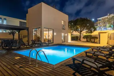 Image de Albufeira Villa De Luxe Victoria, À 5 Min De La Bande, 10 Min À Pied De La Plage, Wi Fi, A / C, Piscine