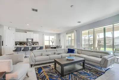 Image de Orlando Villa la plus récente avec piscine communautaire