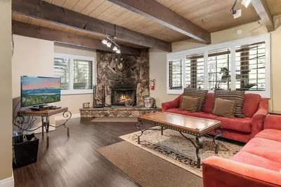 Image de Zan's Retreat, à pied des pistes avec spa!