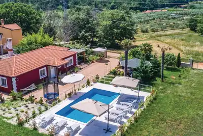Image de Maison confortable à Novigrad avec WiFi