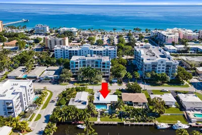 Image de Superbe maison sur l'eau * 2 pâtés de maisons de la plage * Grande piscine * Quai pour bateau * Grill