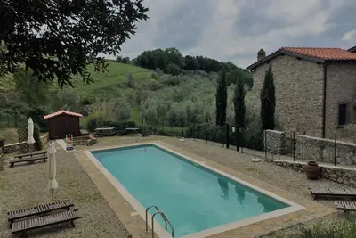 Maison de vacances privée avec piscine, Wifi, climatisation, Tv, patio, près de Sienne