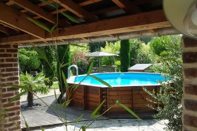 Image de Un lieu de vie exceptionnel au style 'colonial ' avec piscine. Parking gratuit.