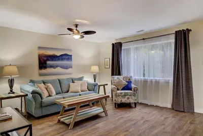 Image de The Wolf 's Den - Distance à pied du lac Mara