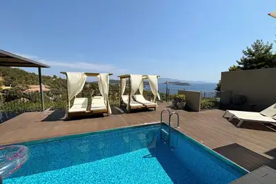 Villa Cassiope supérieure avec 3Br, piscine privée et vue imprenable sur la mer