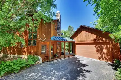 Image de Fox Hollow - King Bed, Hot Tub, Chambre D'HÔTES SÉPARÉE, Back Lawn, Luxury