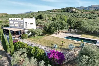 Image de Exclusive villa with private pool in secluded location surrounded by Sicilian olive groves