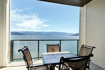 Image de Seasons at Sandpoint - Condo au bord de l'eau avec des vues à couper le souffle toute l'année