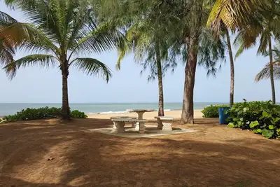 Image de Nous sommes prêts à vous accueillir dans notre Paradise Beach Condo - avec électricité et eau!