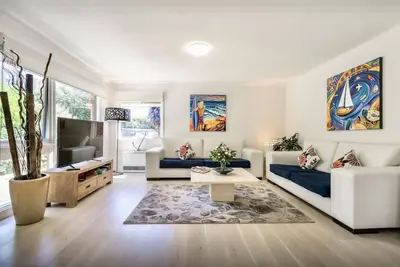 Image de Promenez-vous à la plage, à la jetée, aux magasins et aux restaurants - à vous de déguster par vous-même.