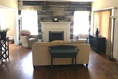 Image de Lovely Tower Bungalow - Tower dans le district de Fresno, Californie