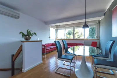Appartement panoramique exclusif avec terrasse et vue mer-à proximité des plages et du centre