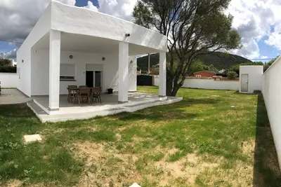 Villa à Los Caños de Meca de 600m2 de terrain à côté du champ et de la plage.