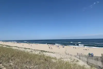 Image de 3000 $ \/ mois de location hors saison! Immaculée Oceanblock Pet Friendly Maison 4 chambres