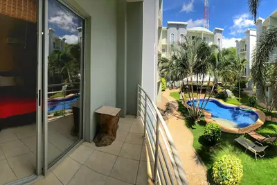 Image de Emplacement! Emplacement! Grand condo bien équipé à 300 mètres de la plage, 2 piscines