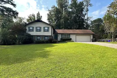 Image de 5 chambres à coucher 2. 5 Bath Home In East Cobb