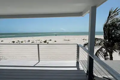 Image de Beachfront Oasis w / AmazingViews! À quelques pas de la plage. Location de bateaux disponible. Priv Doc. Wifi