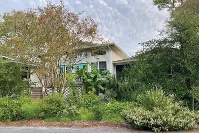 Image de 4 chambres - véranda - Promenade à la plage!