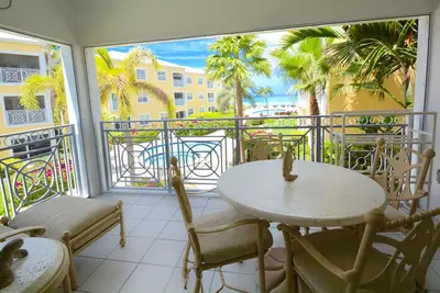 Image de Magnifique vue sur l'océan au coeur de 7 Mile Beach! ! Entièrement stocké!